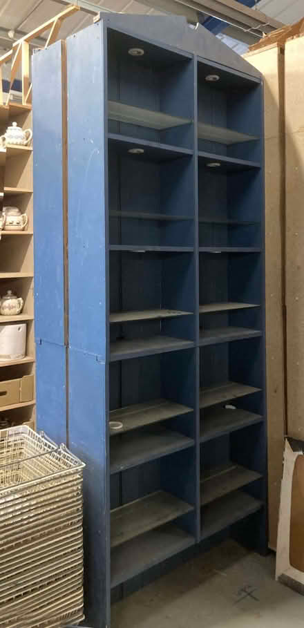 Photo of free KNIGHTON: Display cases (repost) with low voltage lighting (Knighton LD7) #1