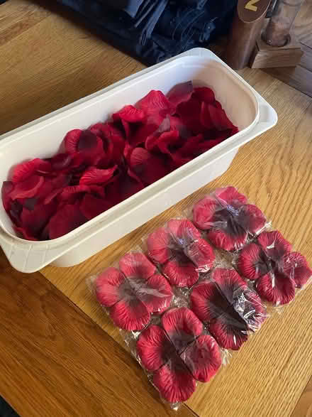 Photo of free Silk rose petals (LD8 2) #1