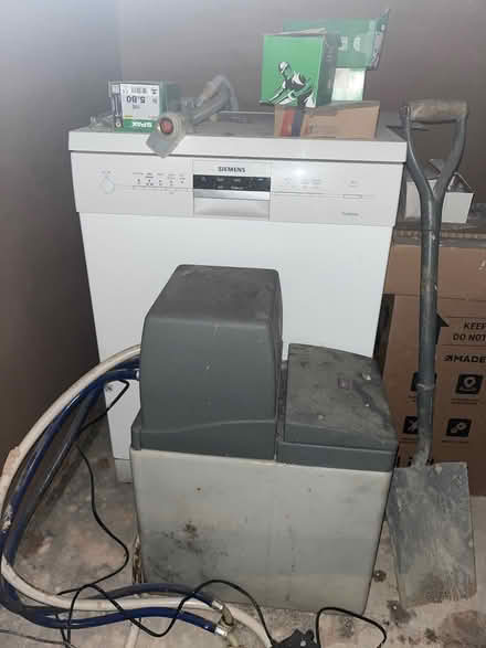 Photo of free Siemens Dishwasher (Belmont SL6) #1