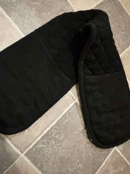 Photo of free Oven glove (Trumpington CB2) #1