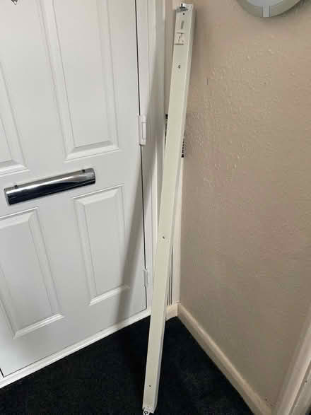 Photo of free 5ft fluorescent light fitting (Sittingbourne ME10) #1