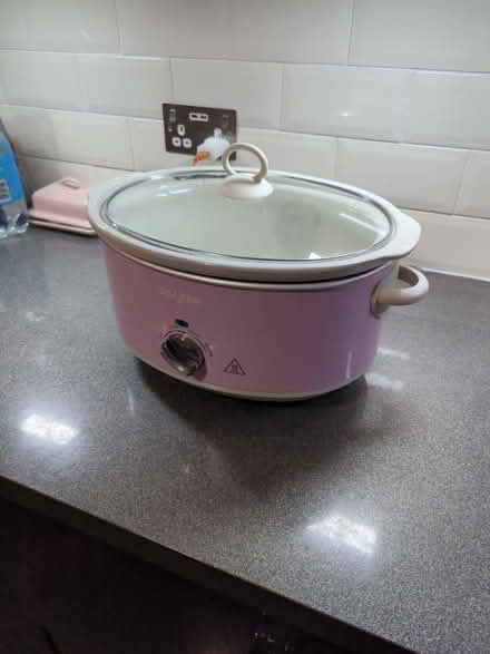 Photo of free Large 6.5L slow cooker in pink (Neath SA10) #1