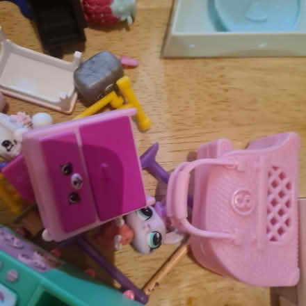 Photo of free Kids small Shopkins (TW7) #3