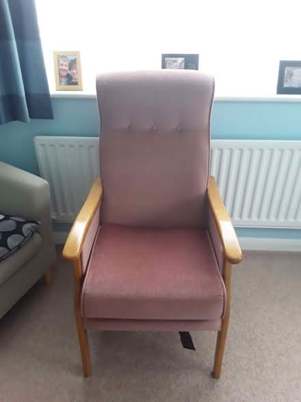 Photo of free Armchair comfy High back (Wormbridge HR2) #3