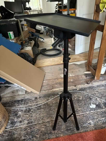 Photo of free Music/projector stand (SE5) #1