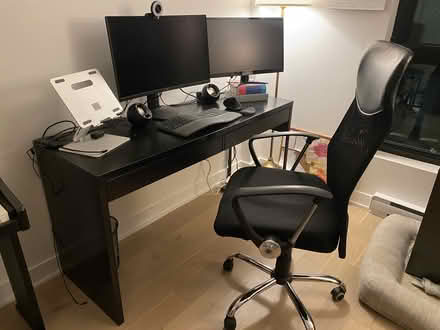 Photo of free Desk and Office Chair (Ile-des-Soeurs (Verdun, MTL)) #1