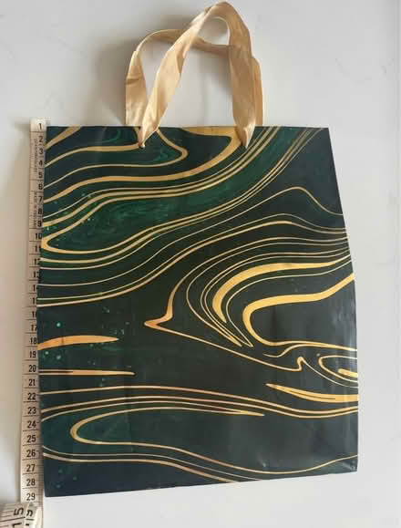 Photo of free Green & gold swirl gift bag (SW16) #1