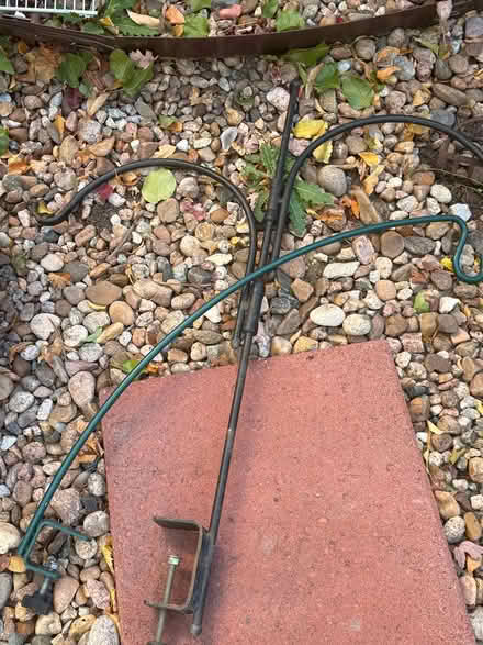 Photo of free Flower Pots, Pot Hangers (SE Aurora near Southlands Mall) #1