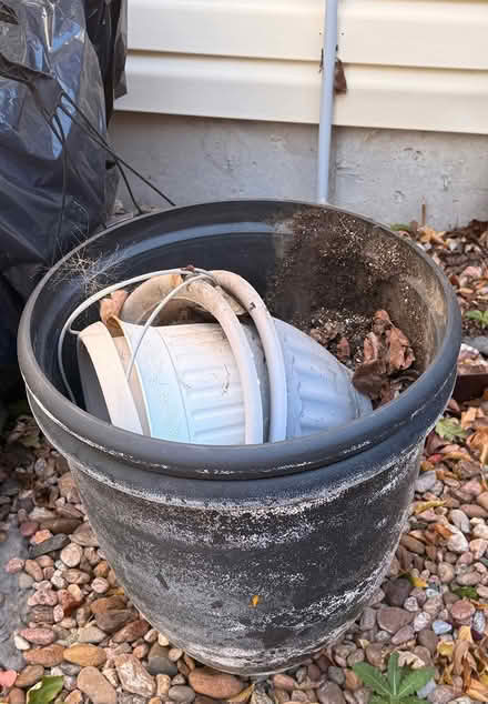 Photo of free Flower Pots, Pot Hangers (SE Aurora near Southlands Mall) #2