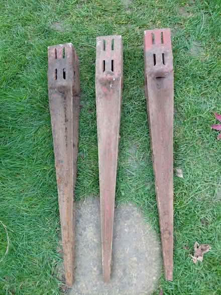 Photo of free Three met posts (Stroud GL5) #1