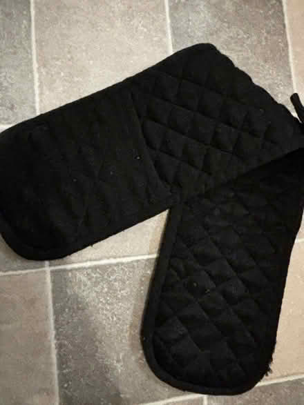 Photo of free Oven glove (Trumpington CB2) #2
