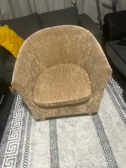 Photo of free Arm chair needs to go (Rush Green RM7) #2