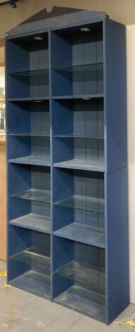Photo of free KNIGHTON: Display cases (repost) with low voltage lighting (Knighton LD7) #4
