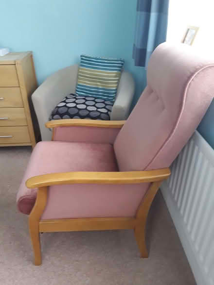 Photo of free Armchair comfy High back (Wormbridge HR2) #1
