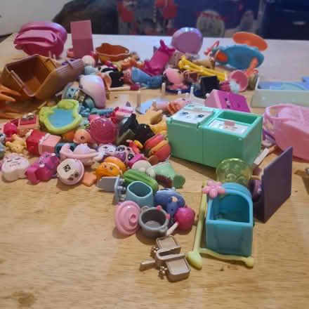 Photo of free Kids small Shopkins (TW7) #2