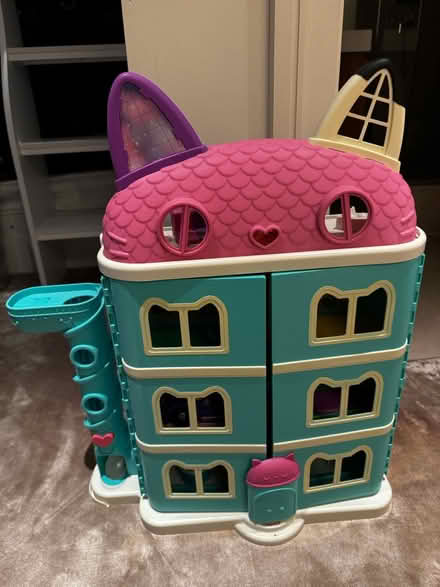 Photo of free Gabby dollhouse/ must go now (SW11) #2