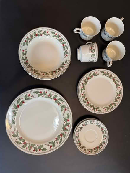 Photo of free Christmas Dinnerware (for 4) (just south of Baltimore Pike) #3