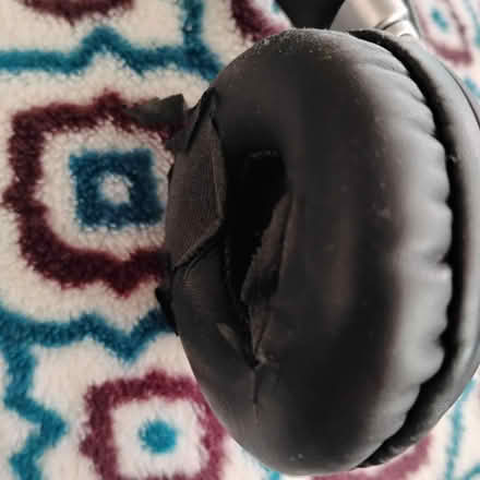 Photo of free Over the head Bluetooth headset (Darien) #2