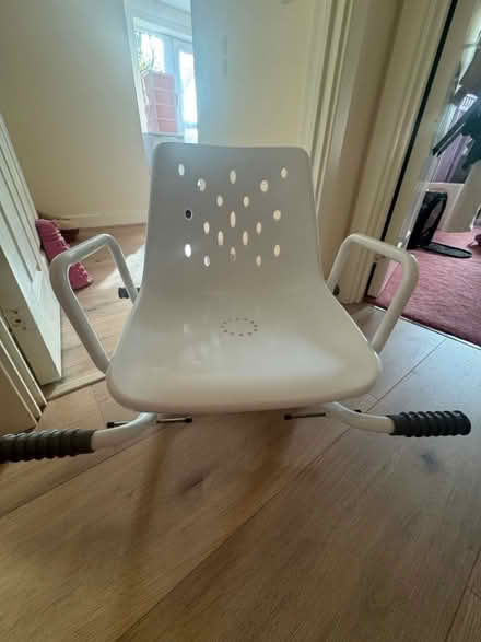 Photo of free Swivel bath seat (TW17) #1