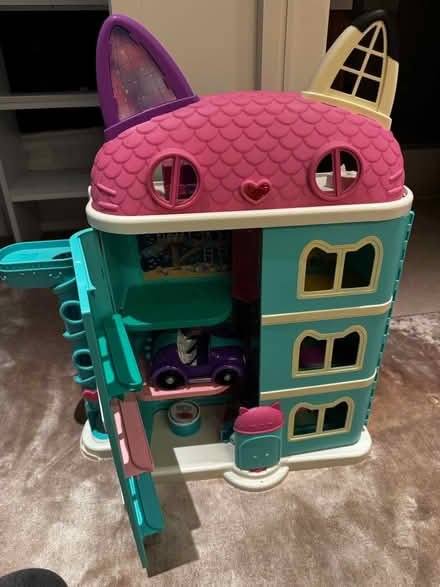 Photo of free Gabby dollhouse/ must go now (SW11) #1