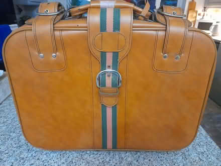 Photo of free Retro small suitcase (GU12) #2