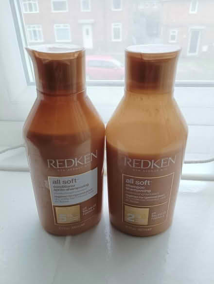 Photo of free Redken hair shampoo & conditioner (South reading RG2) #1