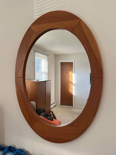 Photo of free Beautiful Wall Mirror (just south of Baltimore Pike) #1