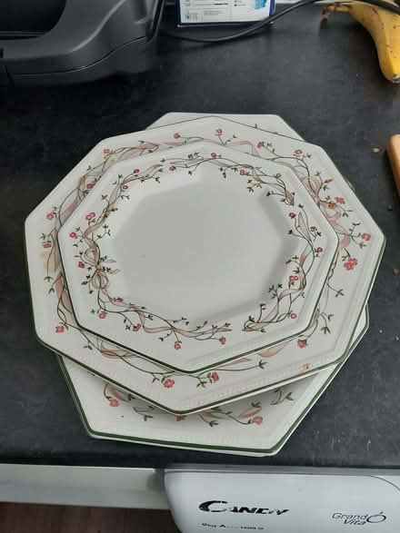 Photo of free Plate/Serving Set (Little Amwell SG13) #1