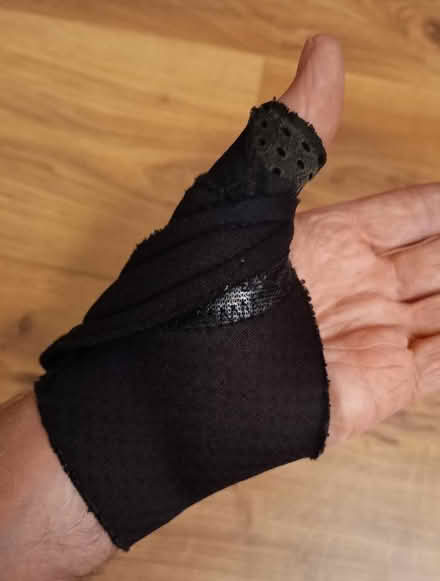 Photo of free Thumb Restriction splint (Warton LA5) #1