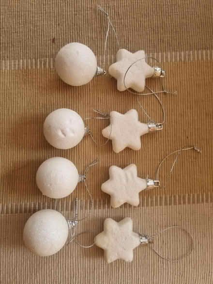 Photo of free White Christmas Baubles (Enfield EN3) #1