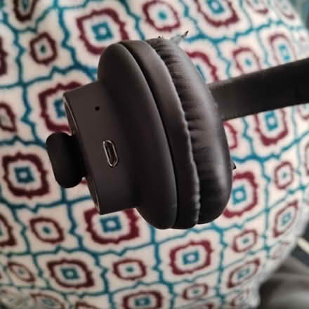 Photo of free Over the head Bluetooth headset (Darien) #3