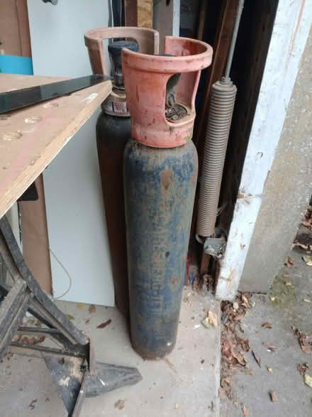 Photo of free One old C02 gas bottle (Perth PH1) #1