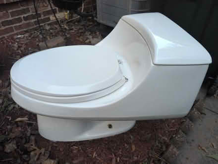 Photo of free Toilet One piece (9990 Fairfax Blvd Fairfax VA) #1