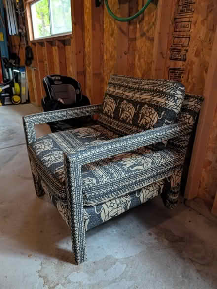 Photo of free MCM upholstered chair (Downtown Oak Park) #2