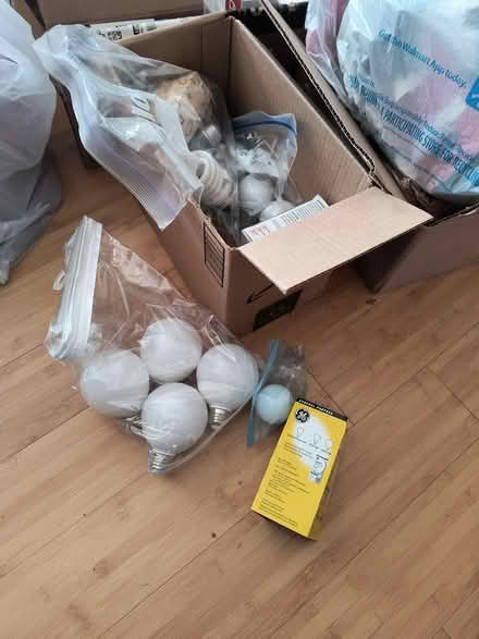 Photo of free light bulbs (Crestwood near Princeton Halls) #1