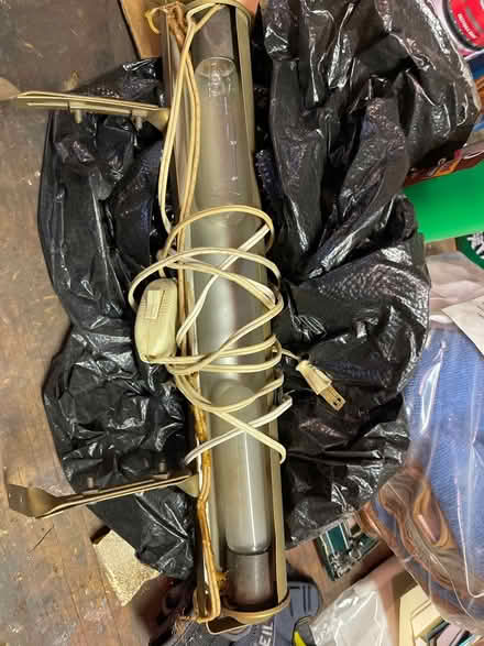 Photo of free Old “over picture” light (East Cobb) #1