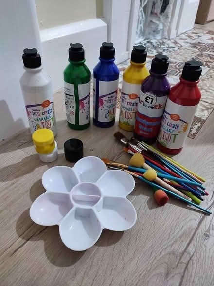 Photo of free Kids paint and brushes (CT11) #1
