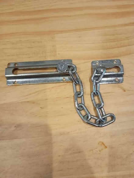 Photo of free Front door security chain (GU51) #1