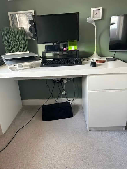 Photo of free White ikea desk (Catshill Bromsgrove B61) #2