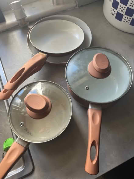 Photo of free Pots and pans (CR7) #1