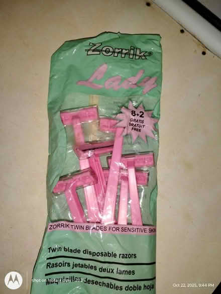 Photo of free Twin Blade Disposable Razors (West Harlem) #1