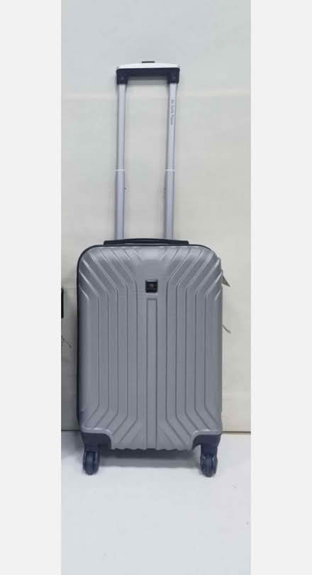 Photo of Medium sized suitcase (Thamesmead DA18) #1