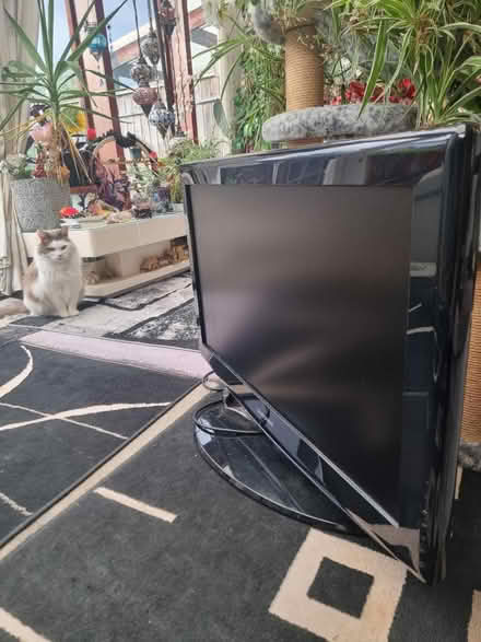 Photo of free 32" Samsung TV (Morden SM4) #1