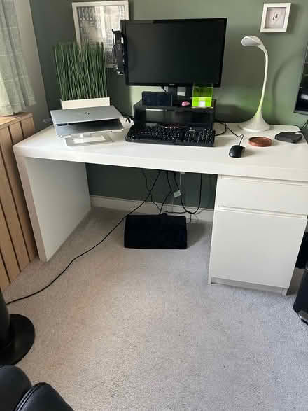 Photo of free White ikea desk (Catshill Bromsgrove B61) #1