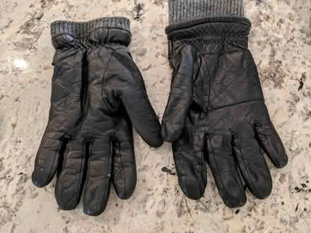 Photo of free Mismatched leather men's gloves (McKellar Park/Westboro) #1