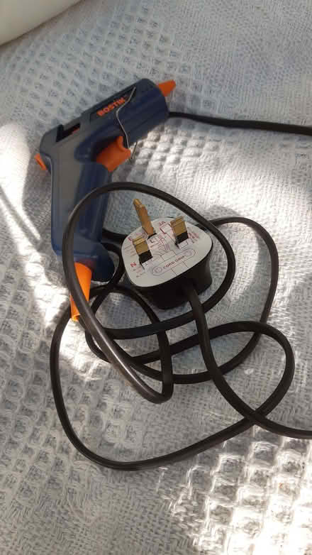 Photo of free Glue Gun (West Wycombe HP14) #1