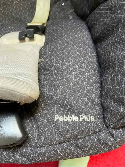 Photo of free Baby car seat with isofix (Abingdon OX14) #3