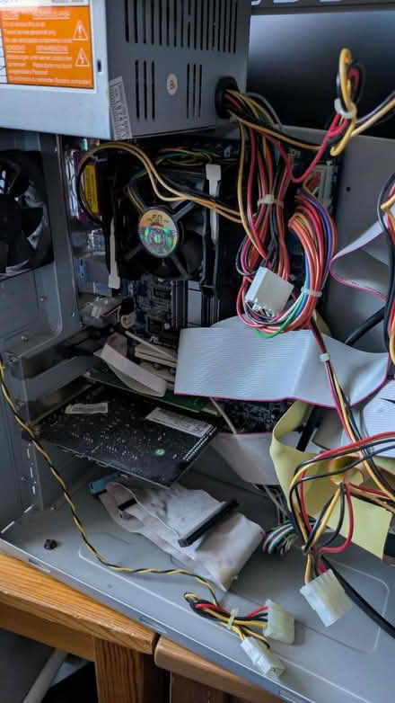 Photo of free Old pc - posts (Leagrave LU4) #3