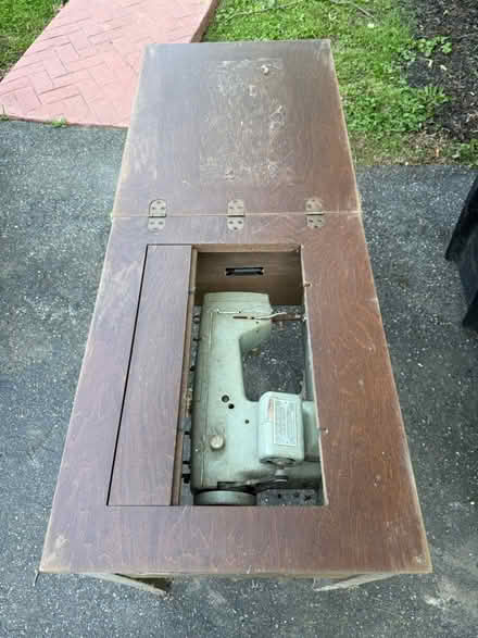 Photo of free Vintage Sewing Machine (Forest Hill) #3