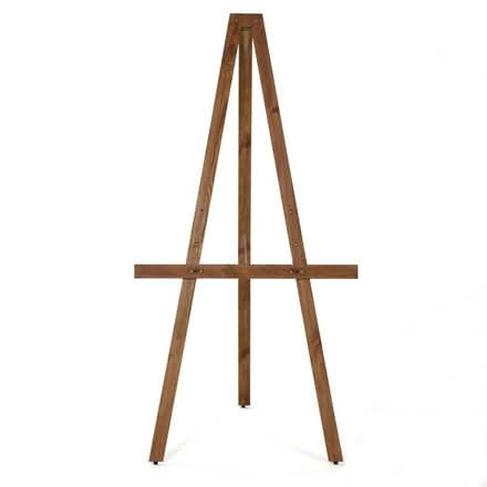 Photo of an Easel (Basingstoke RG22) #2